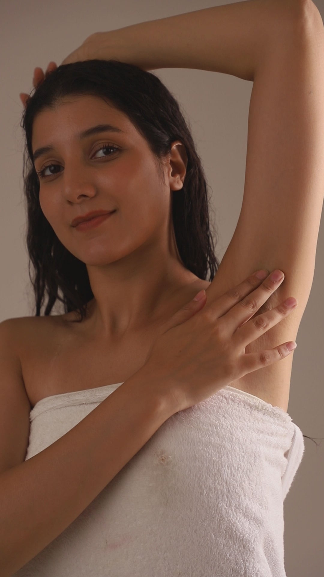 Load video: Nila Powder Versatile Beauty Treatment